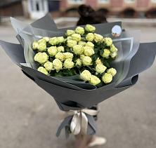 Букет Белые кустовые розы Солинеро в Муравленко