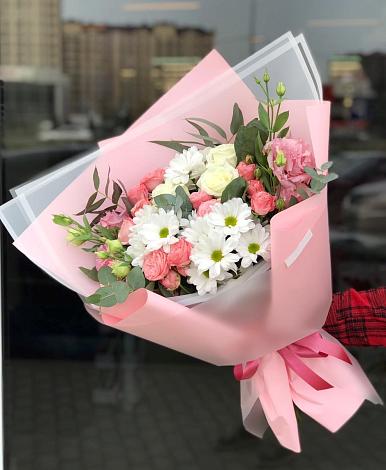 Букет цветов из: Розы, Лизиантусы и Хризантемы в Муравленко